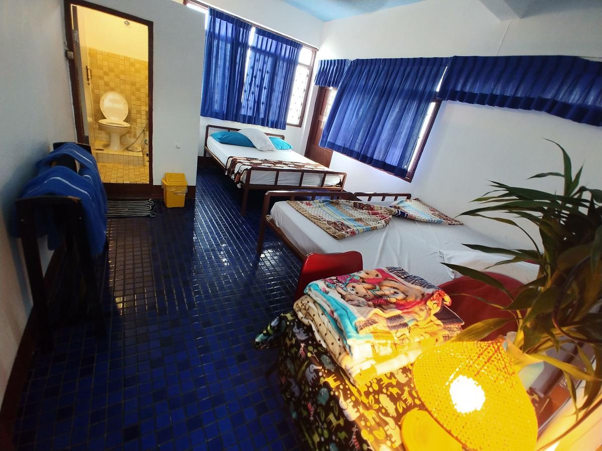 Prasuri Guest House Banguecoque Exterior foto